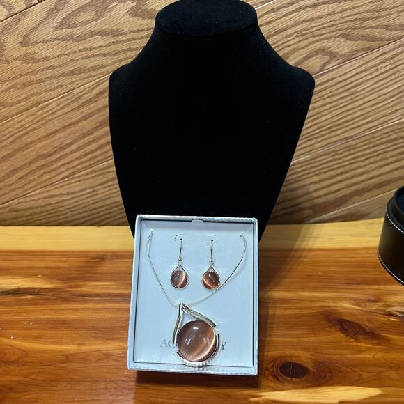 Tear Drop Pendant Necklace & Dangle Earrings Set New In Box Silver Tone 90's y2k - Picture 2 of 10